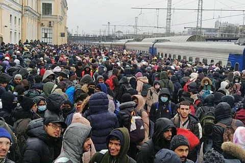 Hundreds of people at the Kharkiv railway station in Ukraine amid shelling
