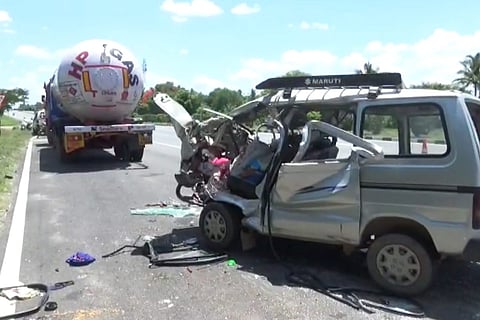 Omnivan completely wrecked after hitting a gas tanker in Krishnagiri