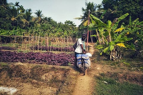 The wandering storyteller: This man is cycling across India to collect tales