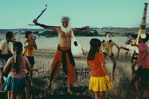 Screengrabs from Kummatty