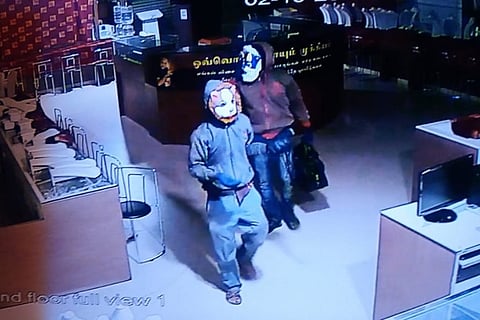 Men wearing cat and dog masks rob Lalithaa Jewellery, escape with jewels worth crores