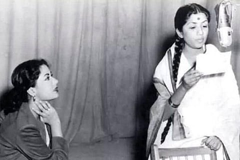 Meena Kumari watching Lata Mangeshkar recording a song: ‘Lag ja gale’ to ‘Ajeeb daastaan’: Hindi songs that defined Lata Mangeshkar’s work