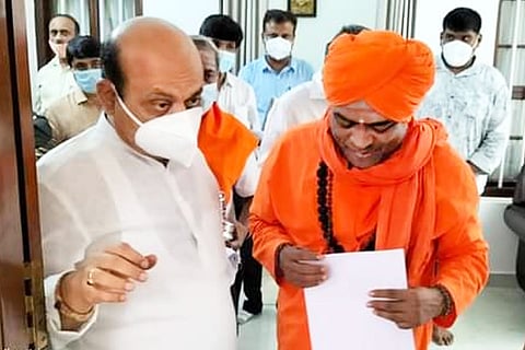 The National President of the Lingayatama Mahasabha, the Chief Minister Basavaraj Bommai, today demanded the withdrawal of the chicken egg order for school children.