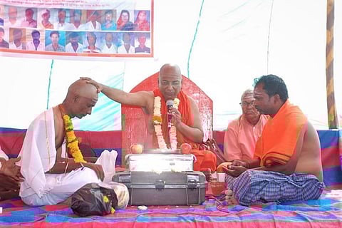 Two Lingayat mutts in Karnataka ring in peace by appointing Muslim and Kuruba heads