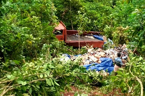 Driver dies after liquor lorry falls into gorge in Kerala, kin allege police laxity