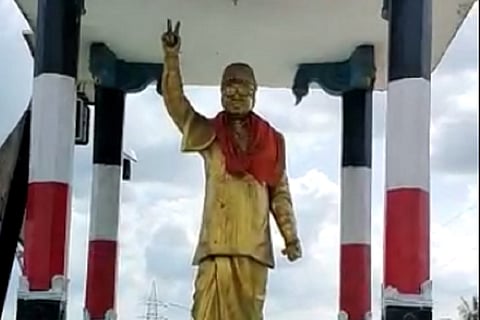 Saffron shawl draped over MGR statue in Puducherry, AIADMK MLAs protest