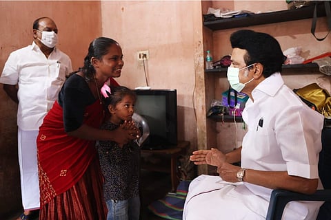 Tamil Nadu CM meets Ashwini, the Narikuravar woman who was refused food in a temple