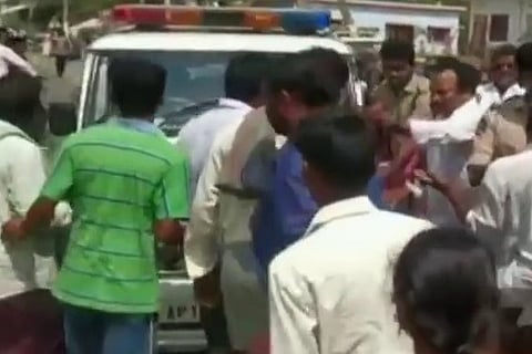 Scuffle between revenue official and farmers over land acquisition in Vijayawada, 25 booked