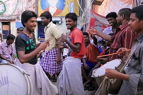 A shot from the song Enga ooru Madrasu from the Tamil movie Madras