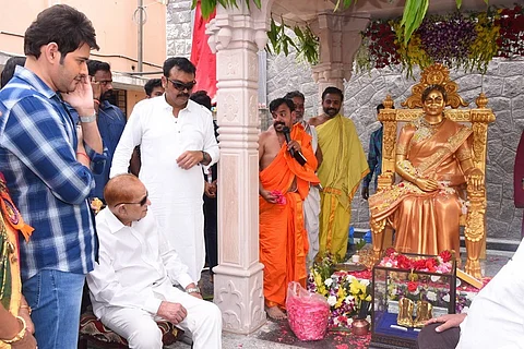 Statue of veteran Telugu actor-director Vijaya Nirmala unveiled by stepson Mahesh Babu
