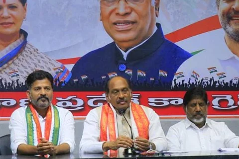 Manikrao Thakre addressing a press conference