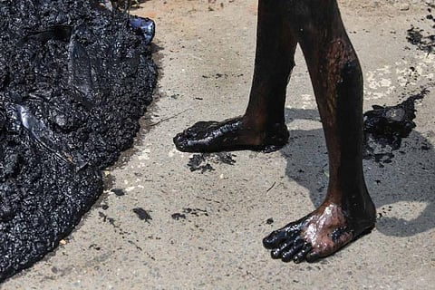 Representative image for manual scavenging