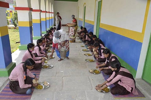 Representative image of students eating mid-day meals at a school.