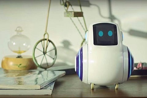 The parenting robot: An AI-based companion for your kids to play with and learn from