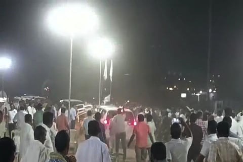 Participants chase Labour Minister Malla Reddy convoy following his address at Reddy JAC meeting.