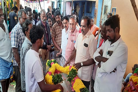 Members and General Secretary of the Tamil Nadu Untouchability Eradication Front their pay their respects to the men who lost their lives inside a septic tank in Minjur