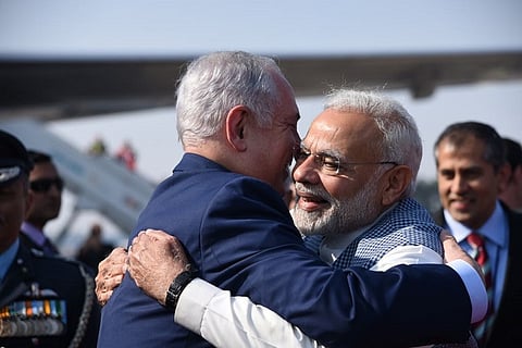 PM Modi welcomes Israeli PM at start of India trip