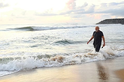 PM Modi picks up garbage as he takes a 'refreshing walk' along Mamallapuram coast