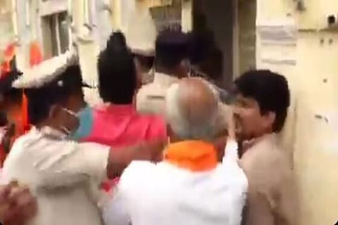 Angered mob assaulted the journalist