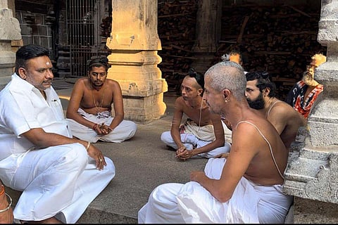 NCPCR member RG Anand speaking to Dikshitars in Chidambaram Natrajar Temple