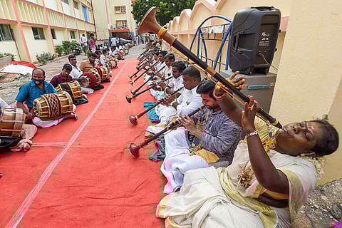 Nadaswaram and mridangam artists