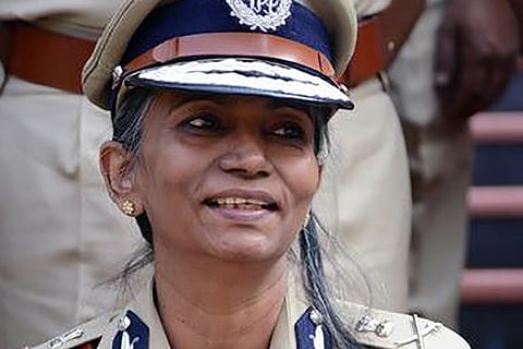 No more sarees, all K'taka women police officers to wear shirts and pants