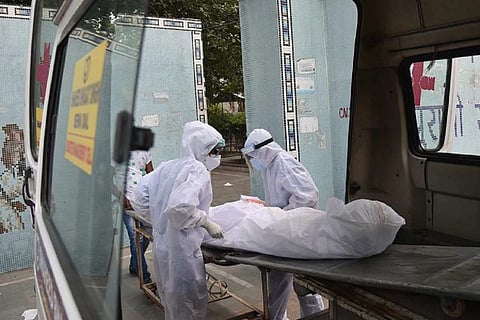 The body of a deceased coronavirus patient being taken for cremation