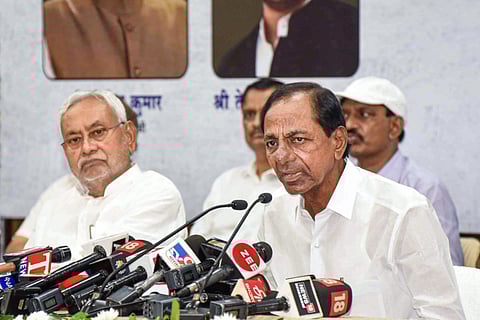 Nitish Kumar and KCR address media in Patna, KCR calls for BJP-mukt Bharat