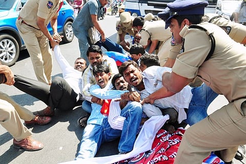 Hyderabad police detain over 700 to foil TJAC protest, OU students call for bandh