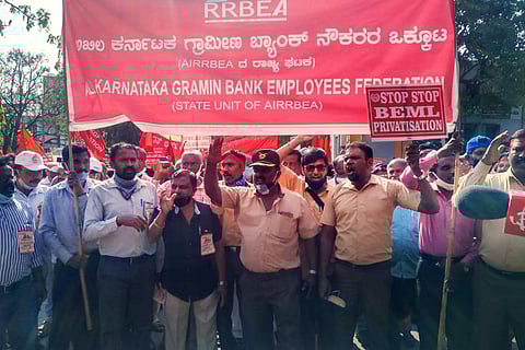 PSU employees rally