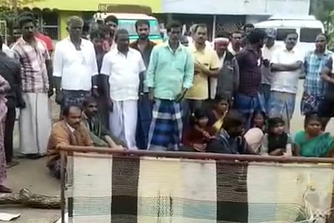 Public protesting the death of girl in Pachalur