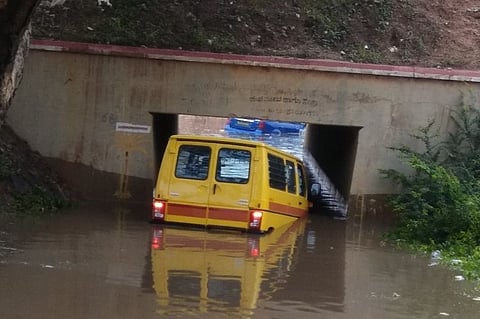 Panathur-Balagere road inundated again, causes traffic gridlock, delays school buses