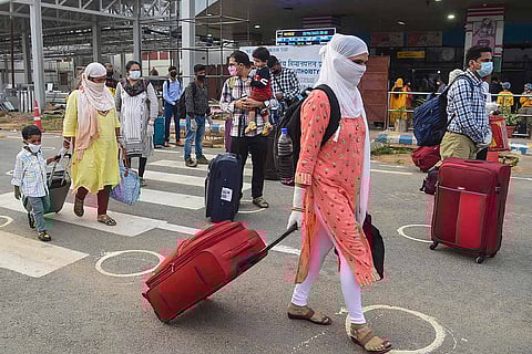 People with suitcases with masks