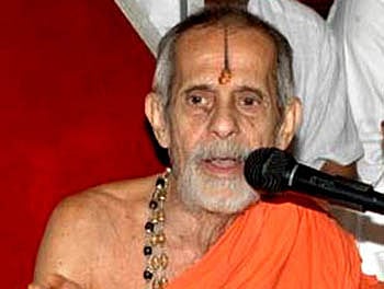 Powerful Karnataka seer starts debate on whether Lingayats are Hindus or not