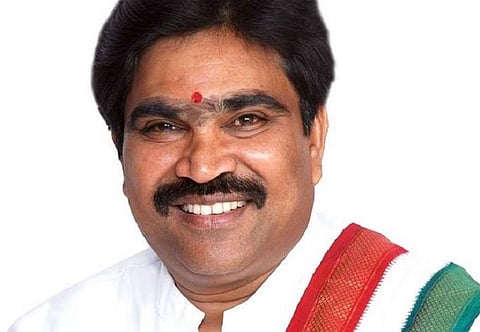 K'taka Minister wants metro till Bannerghatta Park after getting stuck in traffic jam