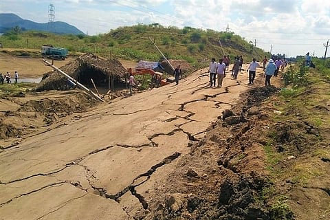 Road cracks near Polavaram site causes panic, Andhra officials deny earthquake rumours