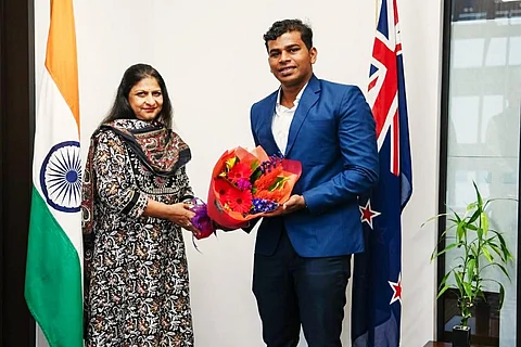 Prabhat Koli being felicitated by India's High Commissioner to New Zealand