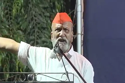 Pramod Muthalik speaking in a rally