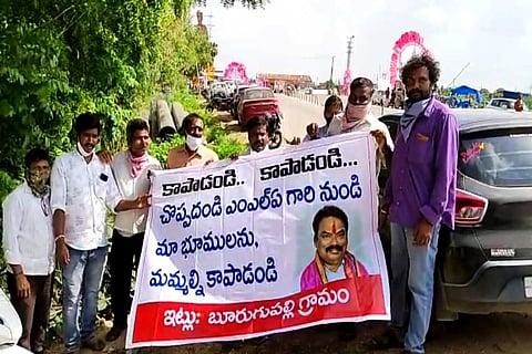 Residents from Burugupalli protest in Siricilla