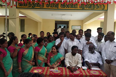 DMK and Cong MPs with people of Pulicat