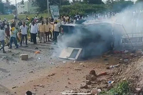 Stone pelting at TDP chief Naidu’s rally, several including policemen injured 