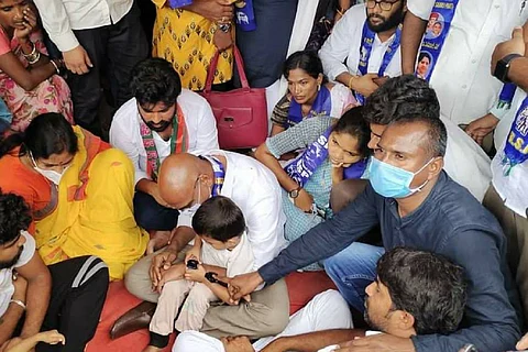 RS Praveen Kumar with the victim's family