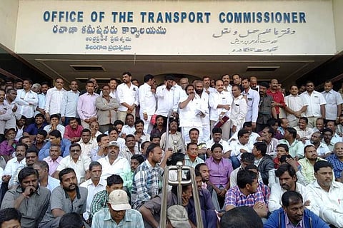 High drama at Hyderabad RTA office as supporters of TRS and TDP MLA clash