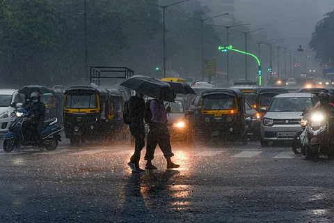 Heavy rainfall alert in 10 TN districts, thunderstorm warning in Chennai