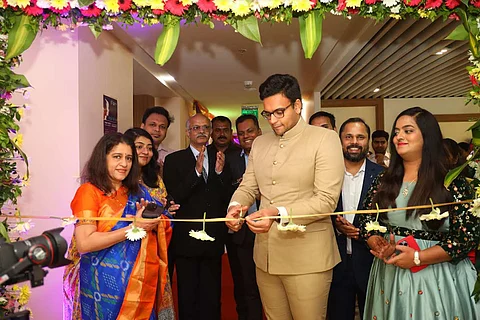 Mysore Maharaja inaugurating floor of Rainbow Hospitals