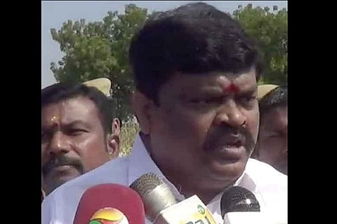Ahead of crucial AIADMK meet, man assaulted by TN Minister for tearing up Sasikala poster