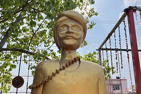 A bust of Ramji Gond