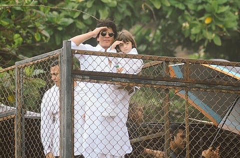 Fans throng outside Mannat as SRK, AbRam step out to wish Happy Eid