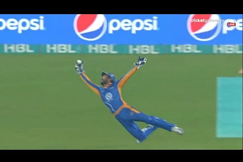 If you are having a boring day, then watch this awesome Sangakkara catch to recharge yourself