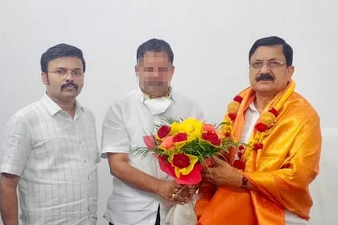 'Santro' Ravi with Karnataka Home Minister Araga Jnanendra